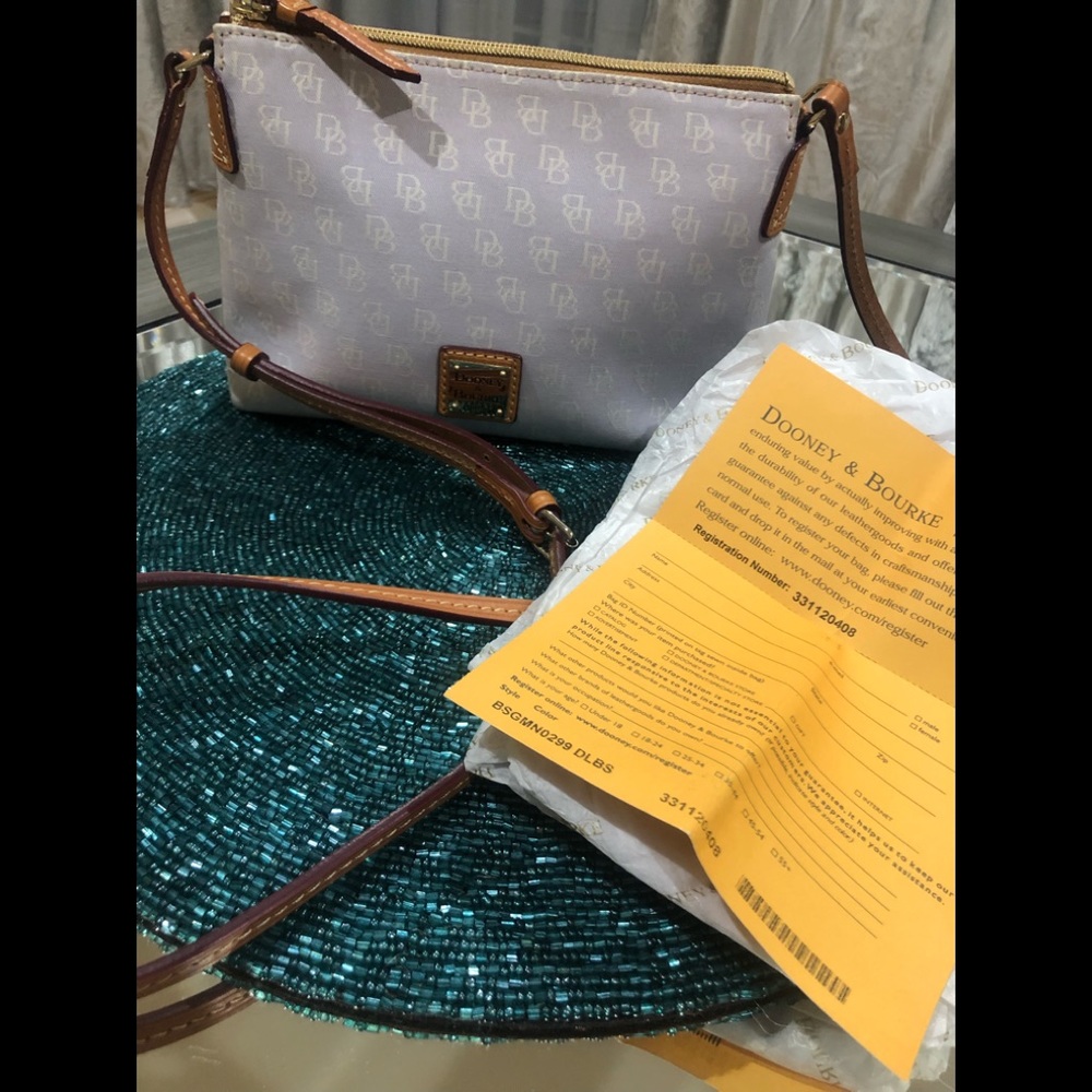 💝DOONEY & BOURKE LILA CROSSBODY BAG🌷